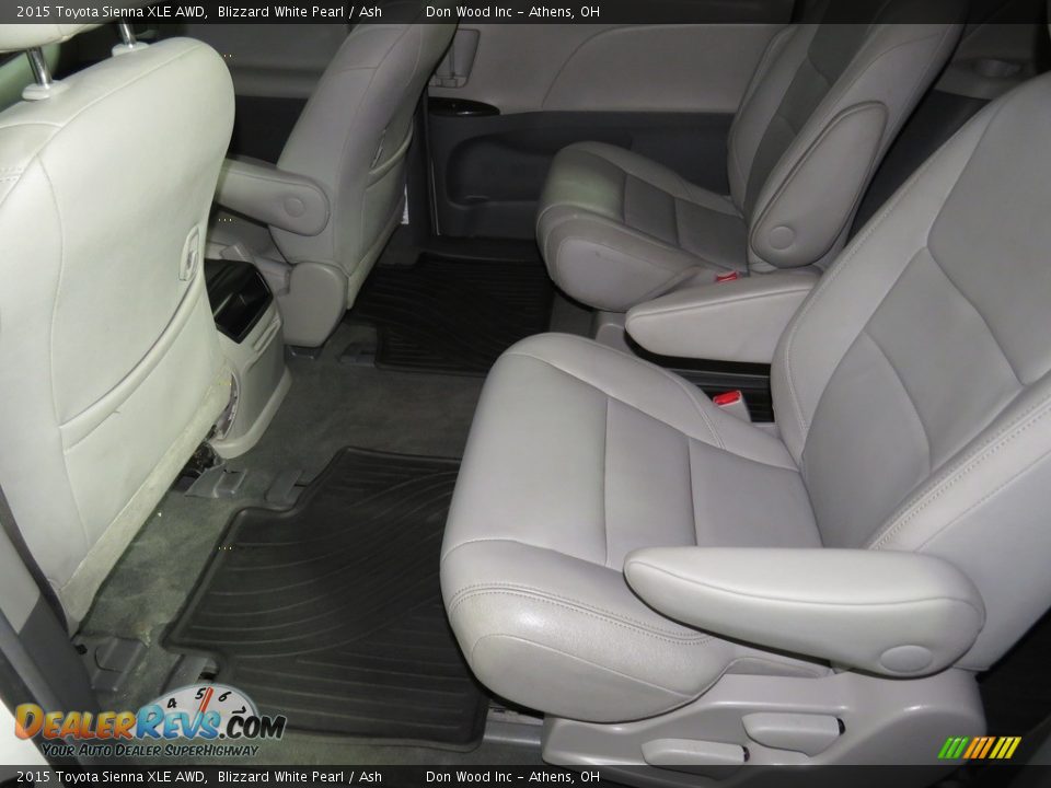 2015 Toyota Sienna XLE AWD Blizzard White Pearl / Ash Photo #22