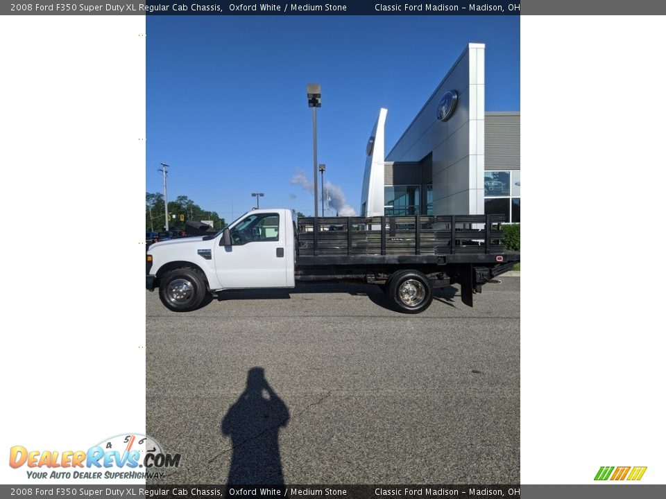 2008 Ford F350 Super Duty XL Regular Cab Chassis Oxford White / Medium Stone Photo #10