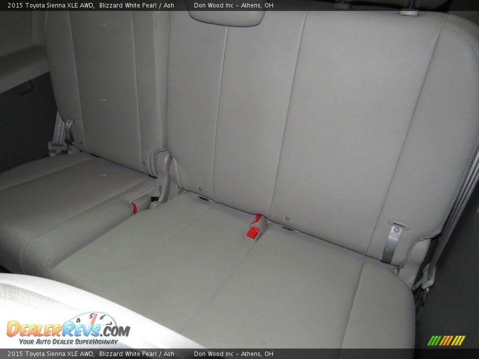 2015 Toyota Sienna XLE AWD Blizzard White Pearl / Ash Photo #23