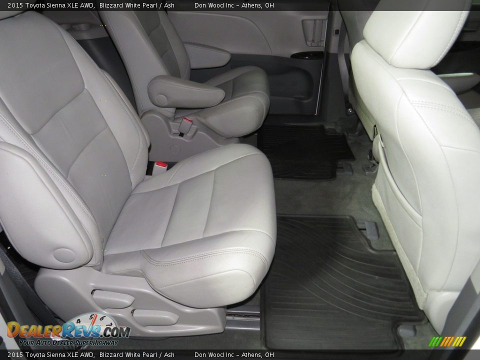 2015 Toyota Sienna XLE AWD Blizzard White Pearl / Ash Photo #24