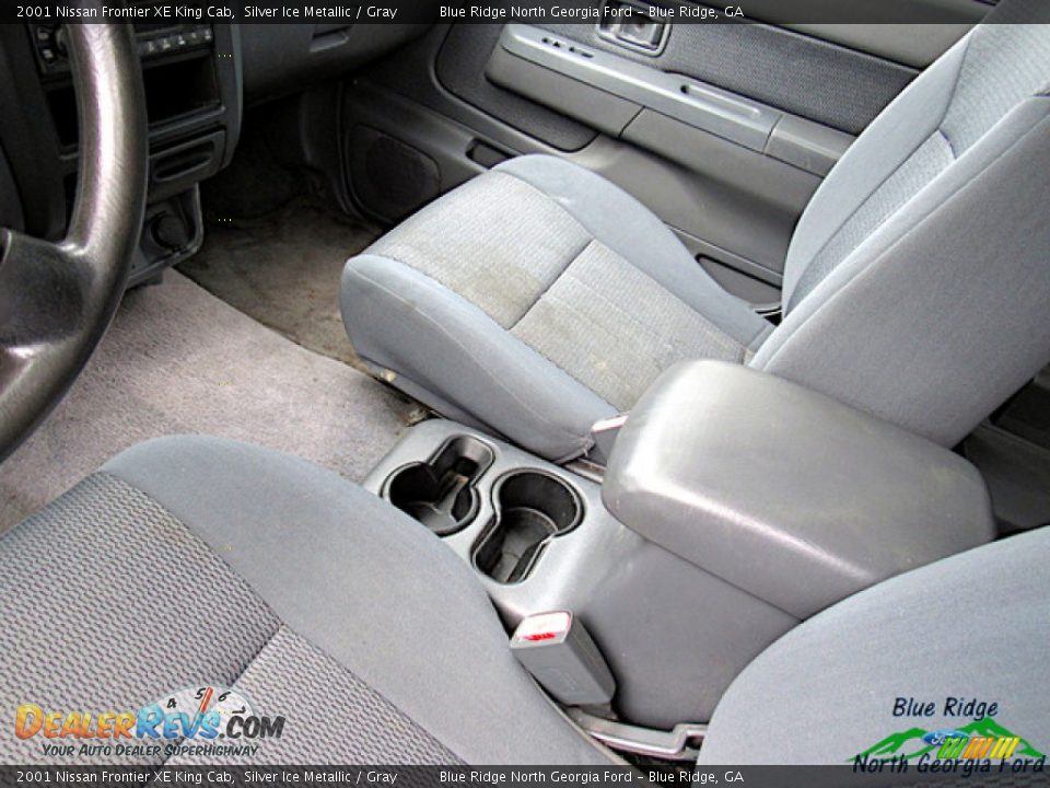 2001 Nissan Frontier XE King Cab Silver Ice Metallic / Gray Photo #14