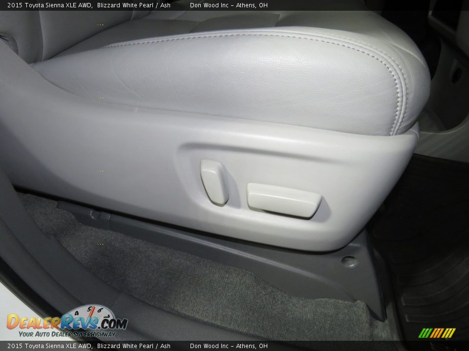 2015 Toyota Sienna XLE AWD Blizzard White Pearl / Ash Photo #26