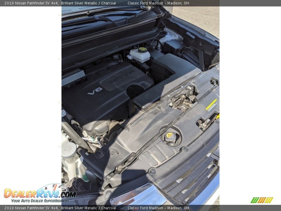 2019 Nissan Pathfinder SV 4x4 Brilliant Silver Metallic / Charcoal Photo #2
