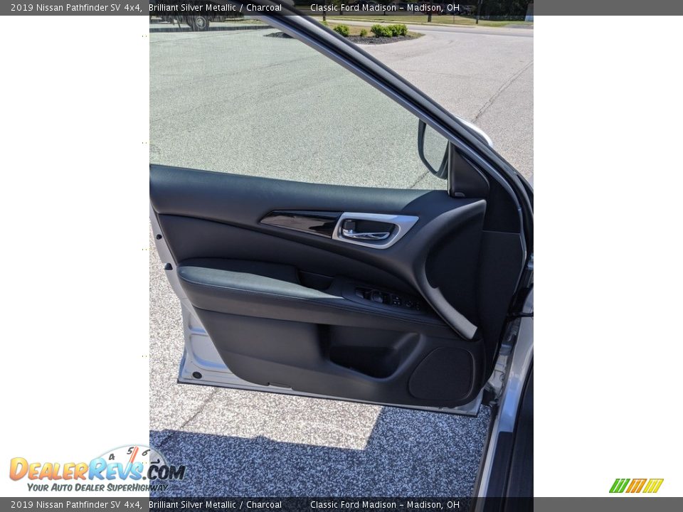 2019 Nissan Pathfinder SV 4x4 Brilliant Silver Metallic / Charcoal Photo #5