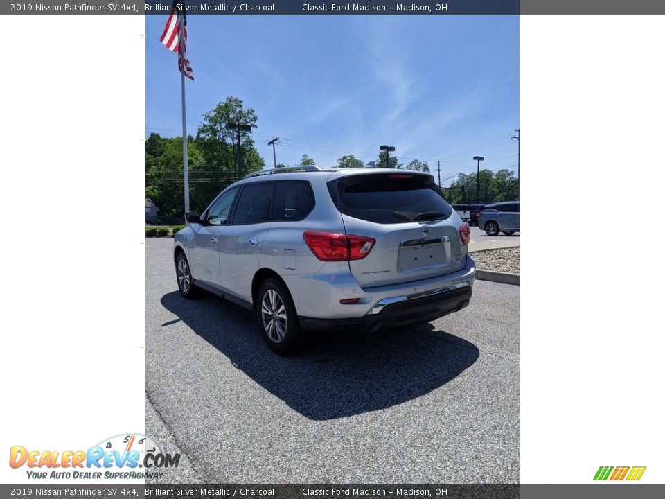2019 Nissan Pathfinder SV 4x4 Brilliant Silver Metallic / Charcoal Photo #10