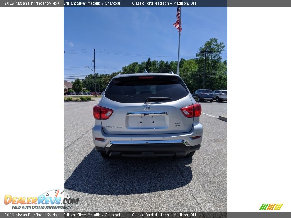 2019 Nissan Pathfinder SV 4x4 Brilliant Silver Metallic / Charcoal Photo #11