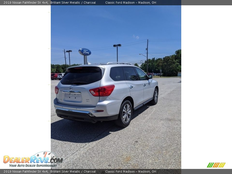 2019 Nissan Pathfinder SV 4x4 Brilliant Silver Metallic / Charcoal Photo #12