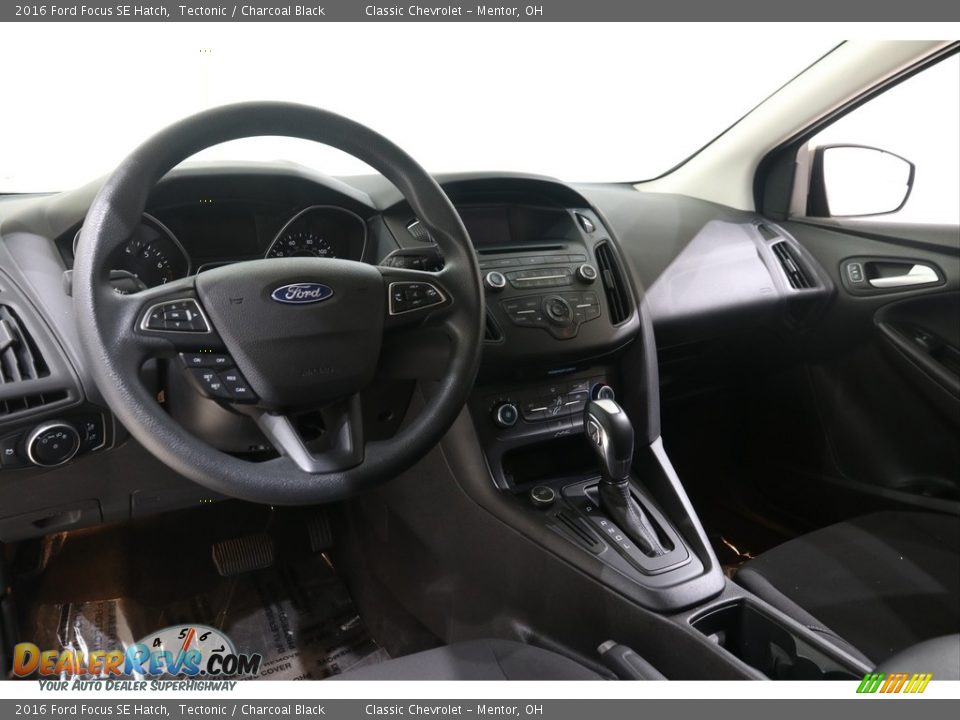 2016 Ford Focus SE Hatch Tectonic / Charcoal Black Photo #6