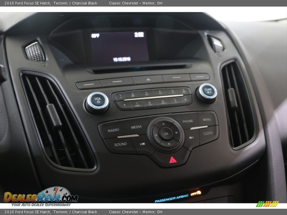 2016 Ford Focus SE Hatch Tectonic / Charcoal Black Photo #9