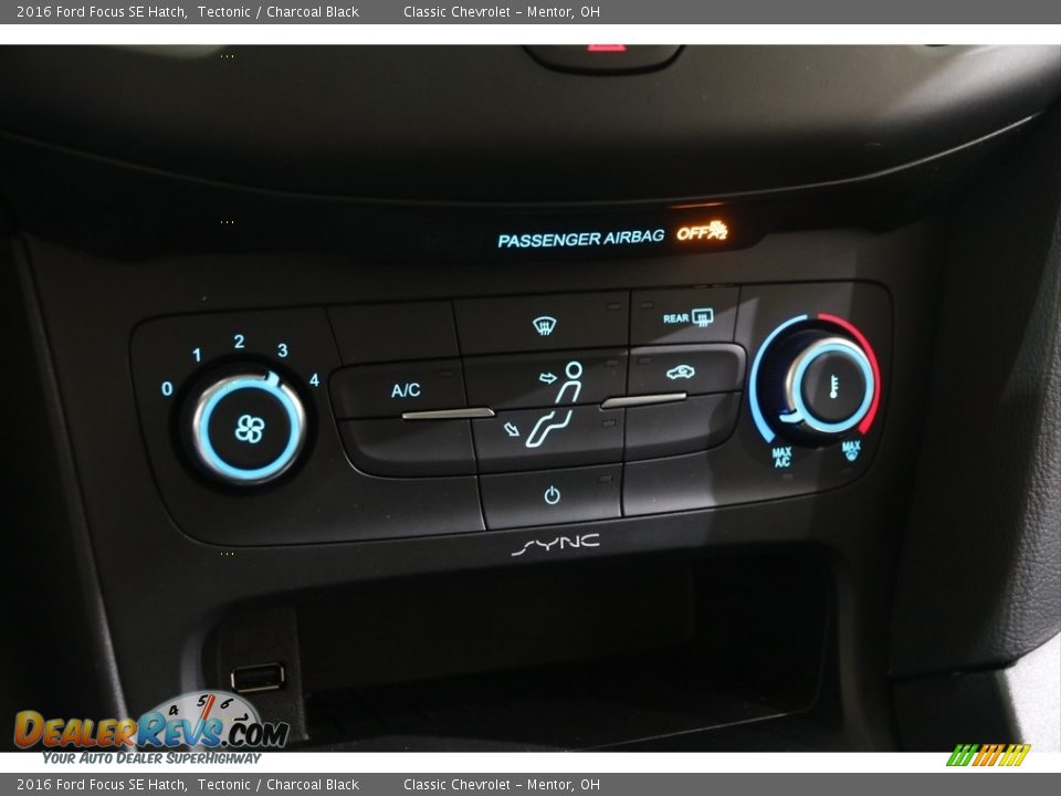 2016 Ford Focus SE Hatch Tectonic / Charcoal Black Photo #13