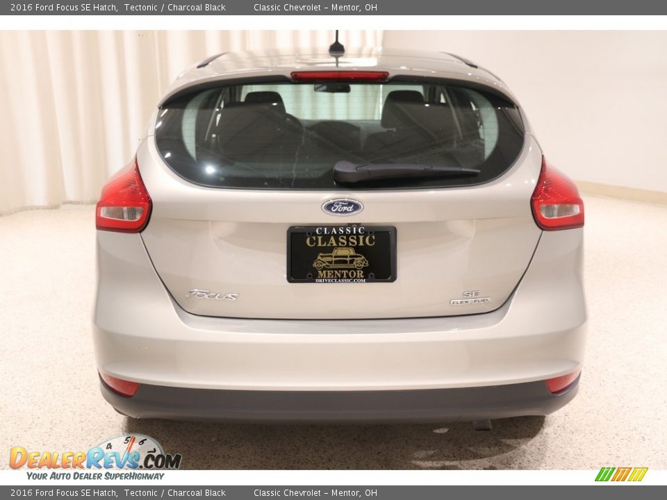 2016 Ford Focus SE Hatch Tectonic / Charcoal Black Photo #18