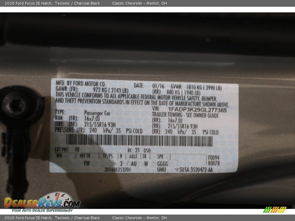 2016 Ford Focus SE Hatch Tectonic / Charcoal Black Photo #20