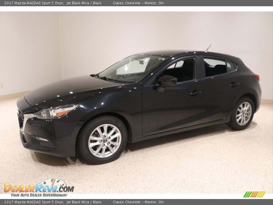 Front 3/4 View of 2017 Mazda MAZDA3 Sport 5 Door Photo #3