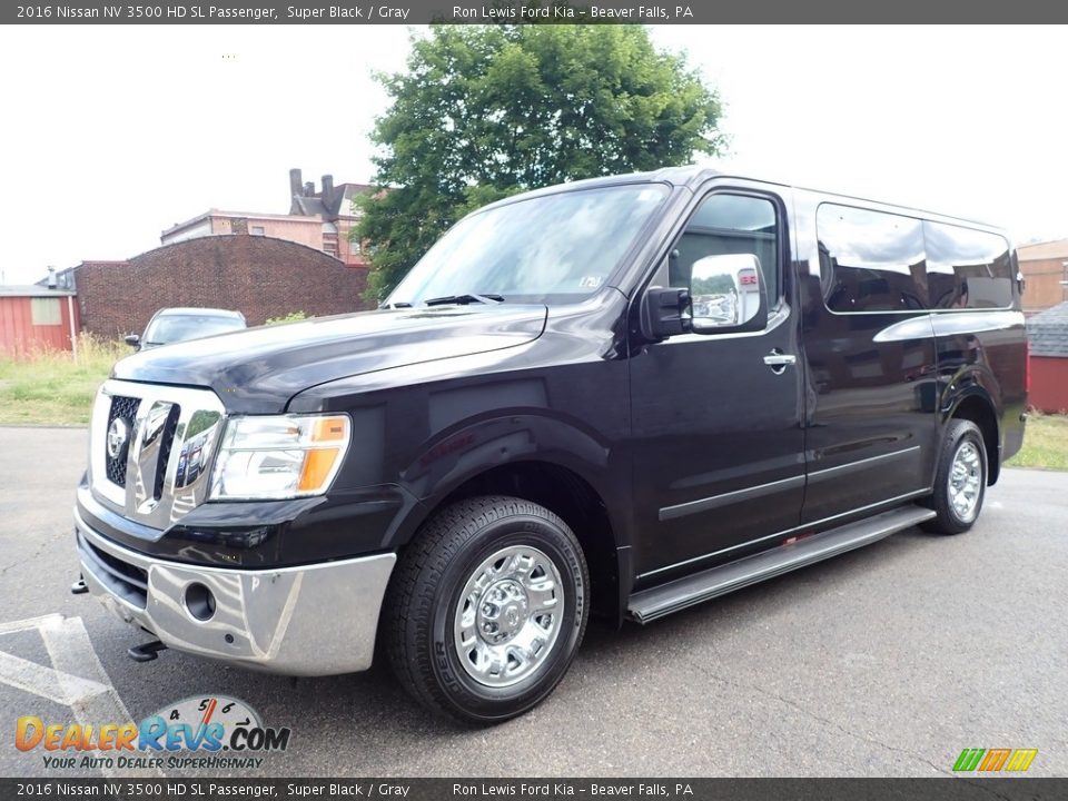 Front 3/4 View of 2016 Nissan NV 3500 HD SL Passenger Photo #9