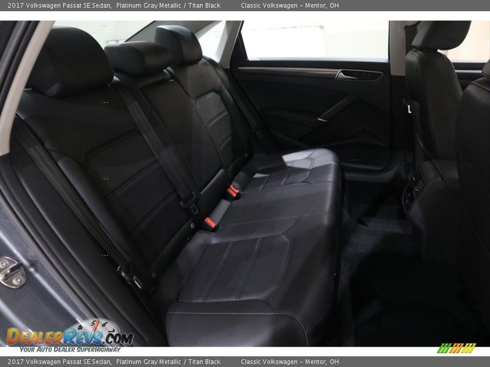 2017 Volkswagen Passat SE Sedan Platinum Gray Metallic / Titan Black Photo #15