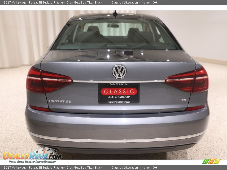 2017 Volkswagen Passat SE Sedan Platinum Gray Metallic / Titan Black Photo #17