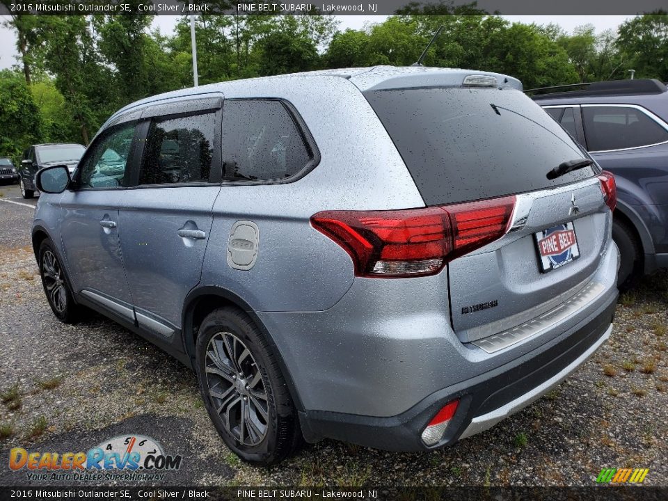 Cool Silver 2016 Mitsubishi Outlander SE Photo #3