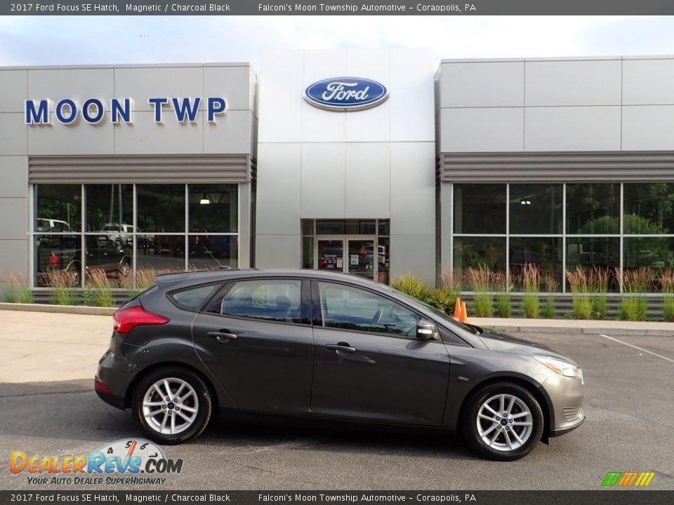 2017 Ford Focus SE Hatch Magnetic / Charcoal Black Photo #1