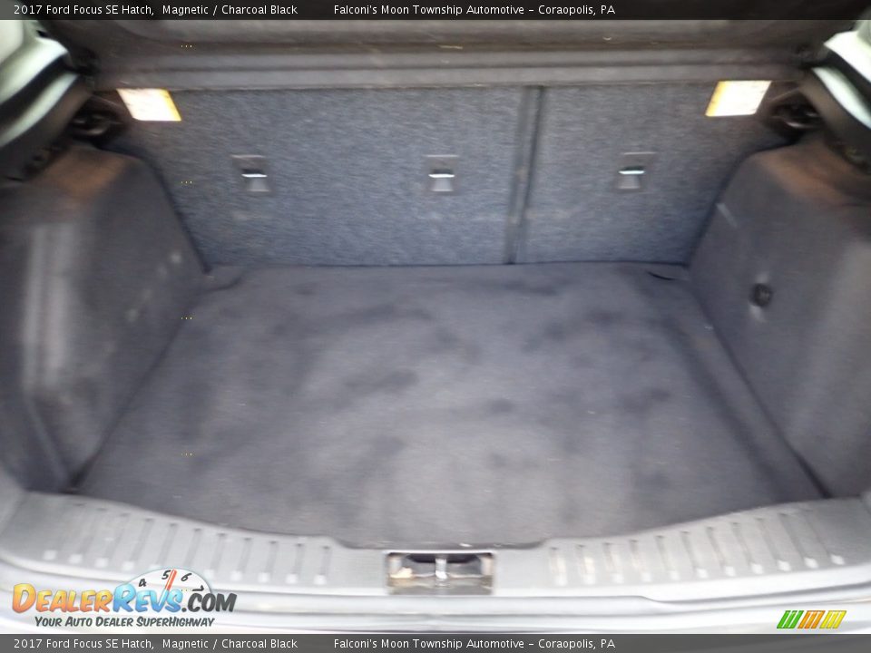 2017 Ford Focus SE Hatch Magnetic / Charcoal Black Photo #4