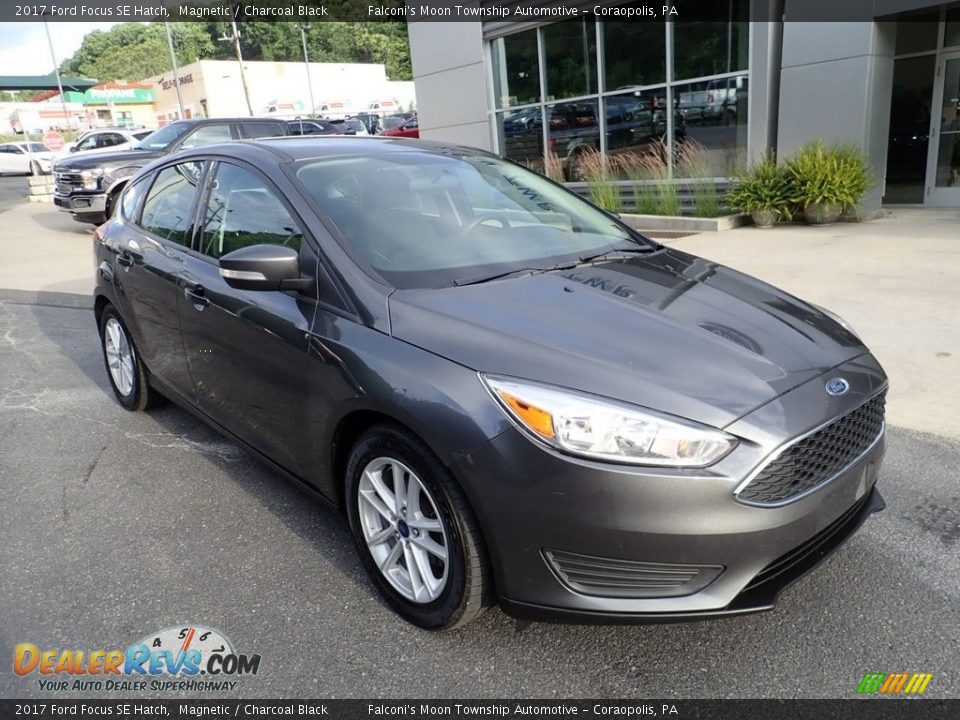 2017 Ford Focus SE Hatch Magnetic / Charcoal Black Photo #9