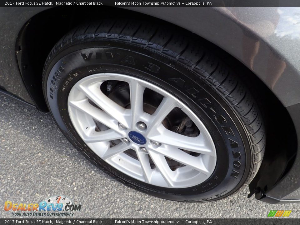 2017 Ford Focus SE Hatch Magnetic / Charcoal Black Photo #10
