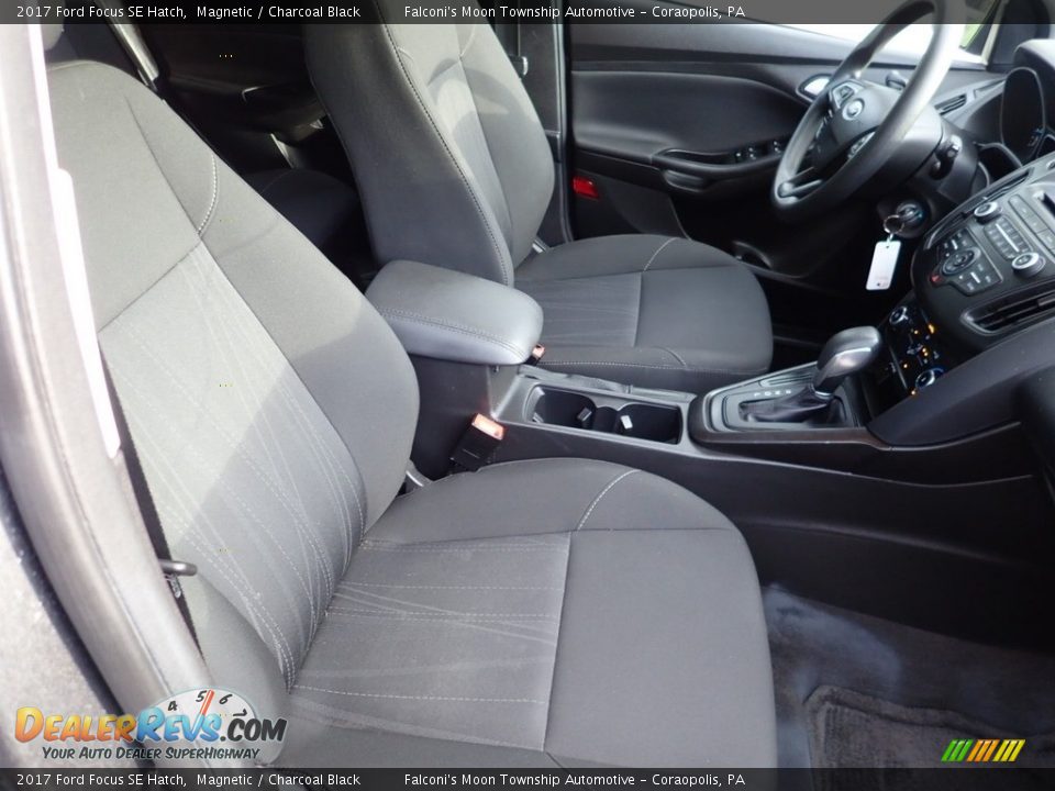 2017 Ford Focus SE Hatch Magnetic / Charcoal Black Photo #11