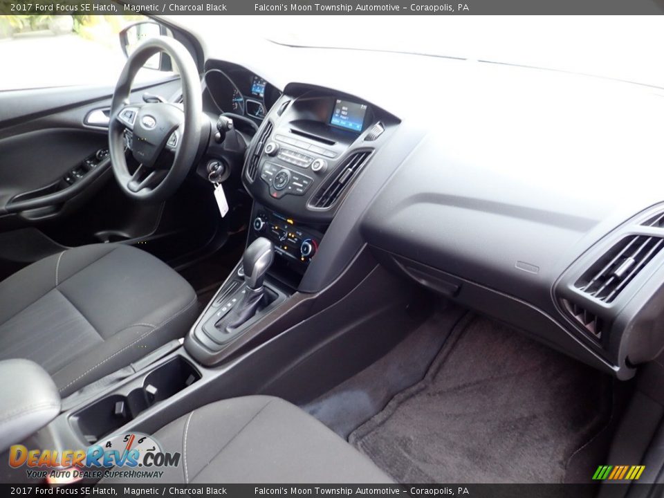 2017 Ford Focus SE Hatch Magnetic / Charcoal Black Photo #12