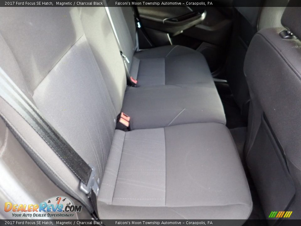 2017 Ford Focus SE Hatch Magnetic / Charcoal Black Photo #14