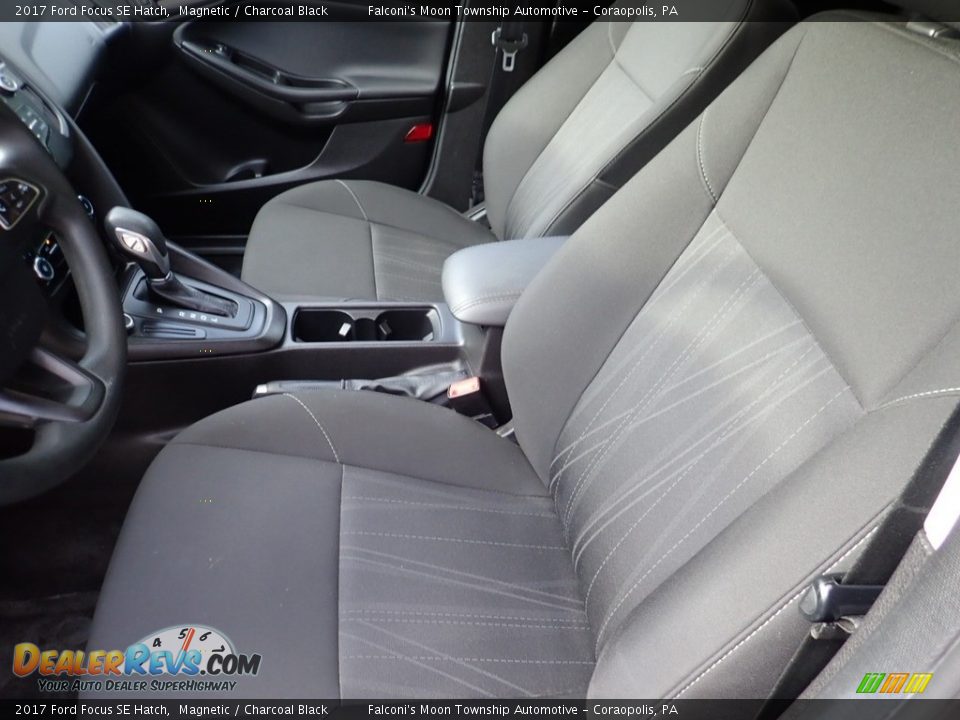 2017 Ford Focus SE Hatch Magnetic / Charcoal Black Photo #15