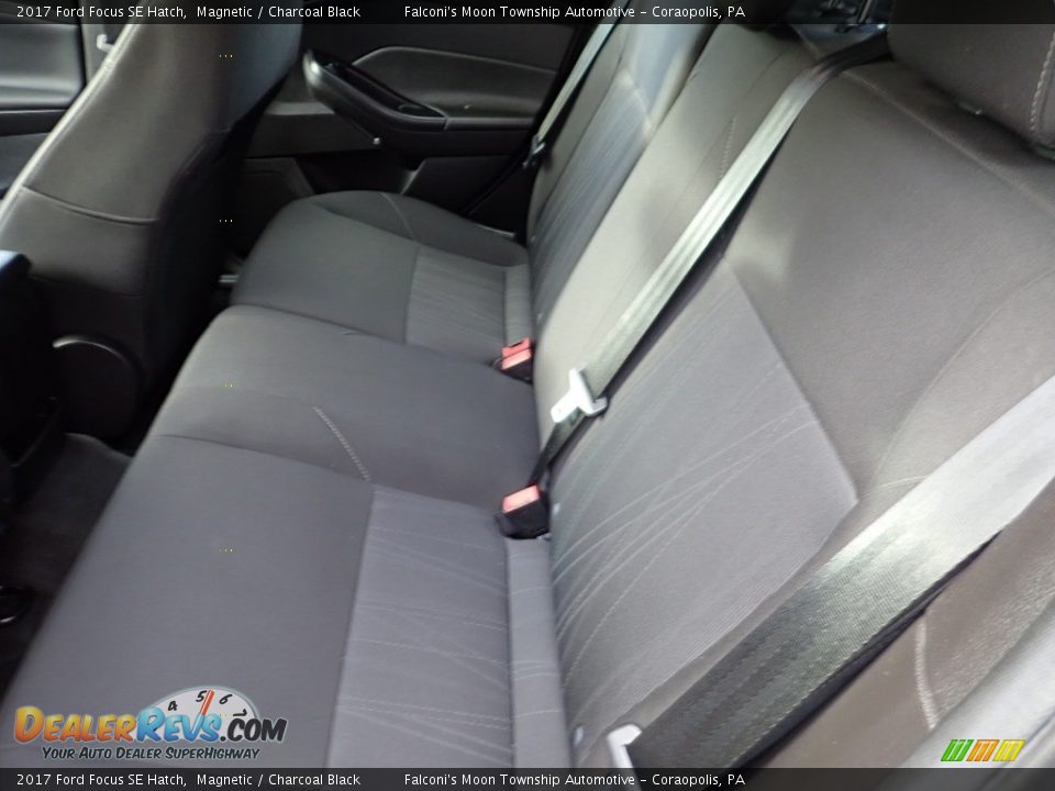 2017 Ford Focus SE Hatch Magnetic / Charcoal Black Photo #16