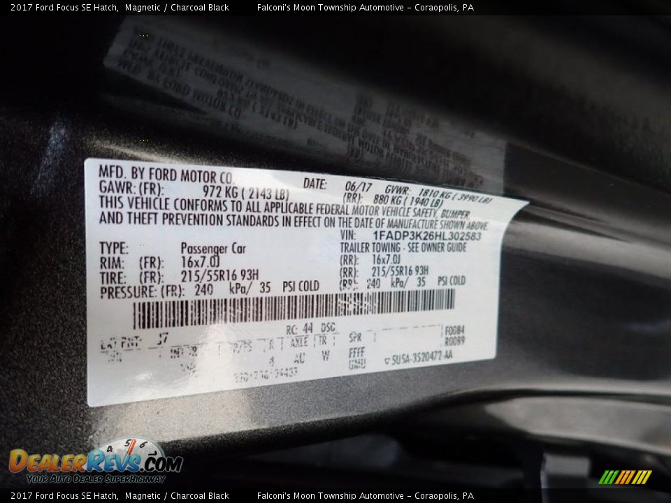 2017 Ford Focus SE Hatch Magnetic / Charcoal Black Photo #23