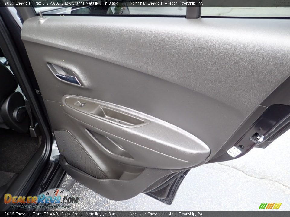 Door Panel of 2016 Chevrolet Trax LTZ AWD Photo #19