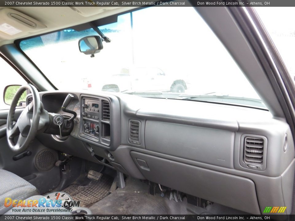 2007 Chevrolet Silverado 1500 Classic Work Truck Regular Cab Silver Birch Metallic / Dark Charcoal Photo #17