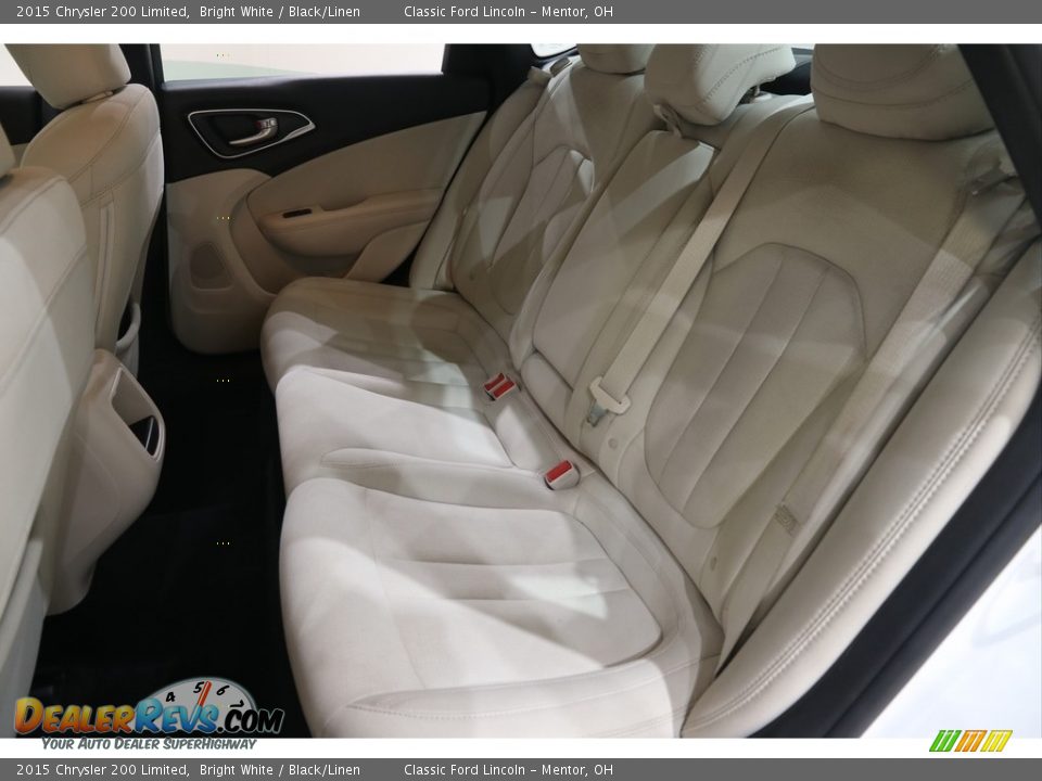 2015 Chrysler 200 Limited Bright White / Black/Linen Photo #18