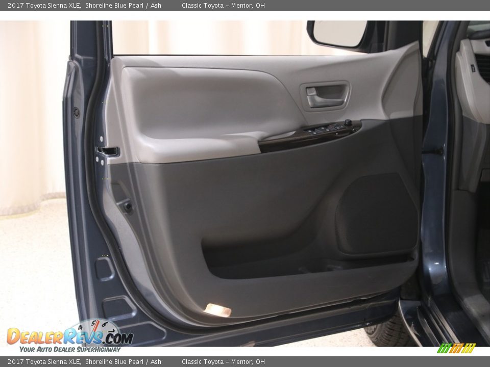 2017 Toyota Sienna XLE Shoreline Blue Pearl / Ash Photo #4