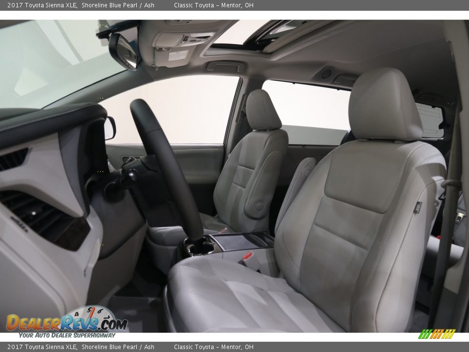 2017 Toyota Sienna XLE Shoreline Blue Pearl / Ash Photo #5