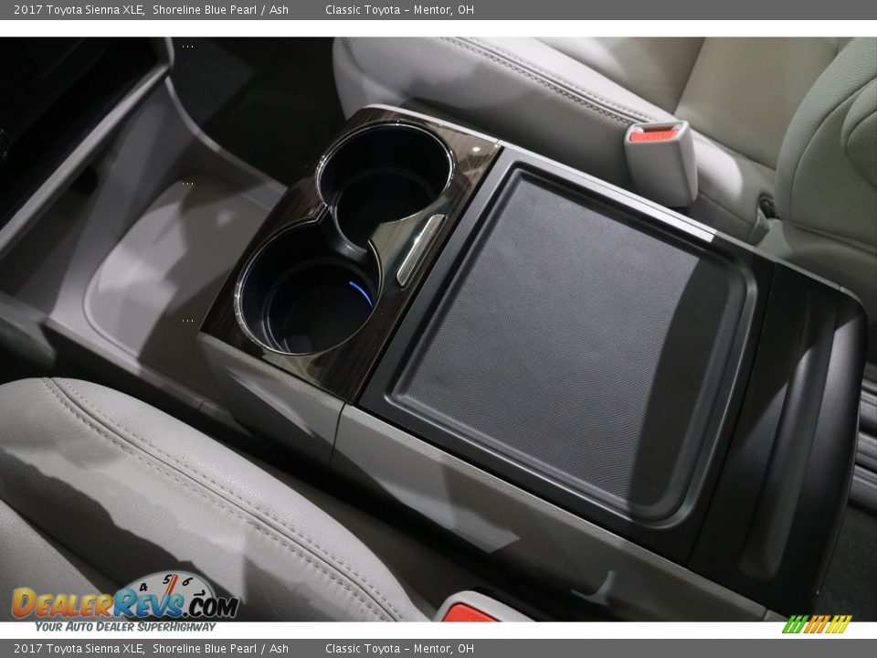 2017 Toyota Sienna XLE Shoreline Blue Pearl / Ash Photo #16
