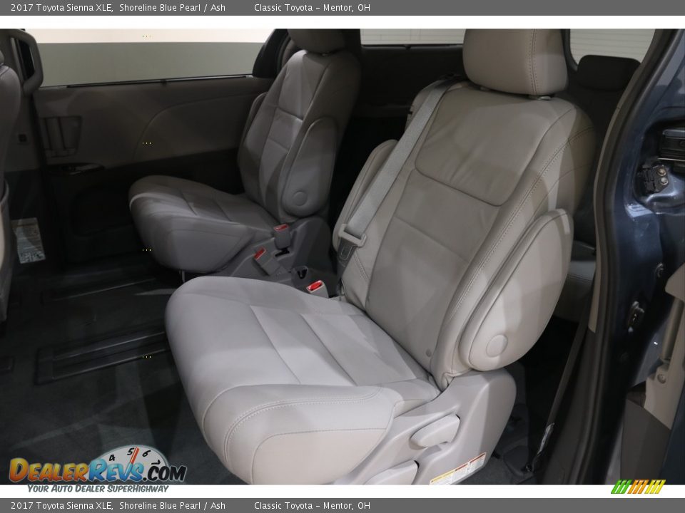 2017 Toyota Sienna XLE Shoreline Blue Pearl / Ash Photo #19