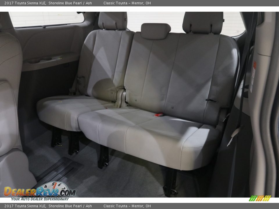 2017 Toyota Sienna XLE Shoreline Blue Pearl / Ash Photo #20