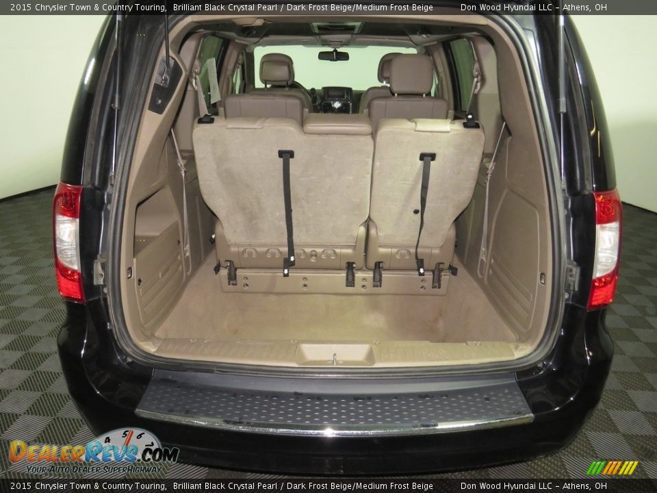 2015 Chrysler Town & Country Touring Brilliant Black Crystal Pearl / Dark Frost Beige/Medium Frost Beige Photo #11