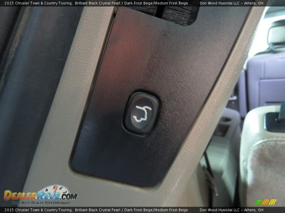 2015 Chrysler Town & Country Touring Brilliant Black Crystal Pearl / Dark Frost Beige/Medium Frost Beige Photo #14