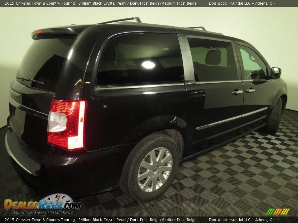2015 Chrysler Town & Country Touring Brilliant Black Crystal Pearl / Dark Frost Beige/Medium Frost Beige Photo #15