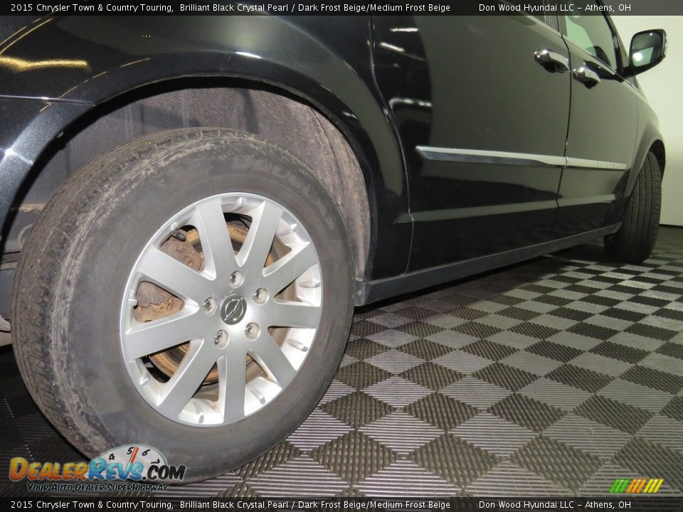 2015 Chrysler Town & Country Touring Brilliant Black Crystal Pearl / Dark Frost Beige/Medium Frost Beige Photo #16