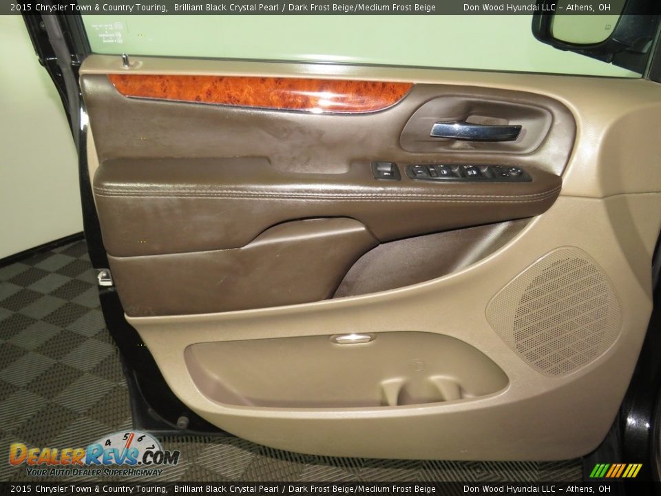 2015 Chrysler Town & Country Touring Brilliant Black Crystal Pearl / Dark Frost Beige/Medium Frost Beige Photo #17