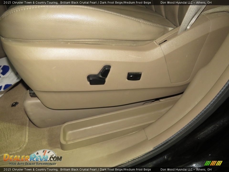 2015 Chrysler Town & Country Touring Brilliant Black Crystal Pearl / Dark Frost Beige/Medium Frost Beige Photo #18