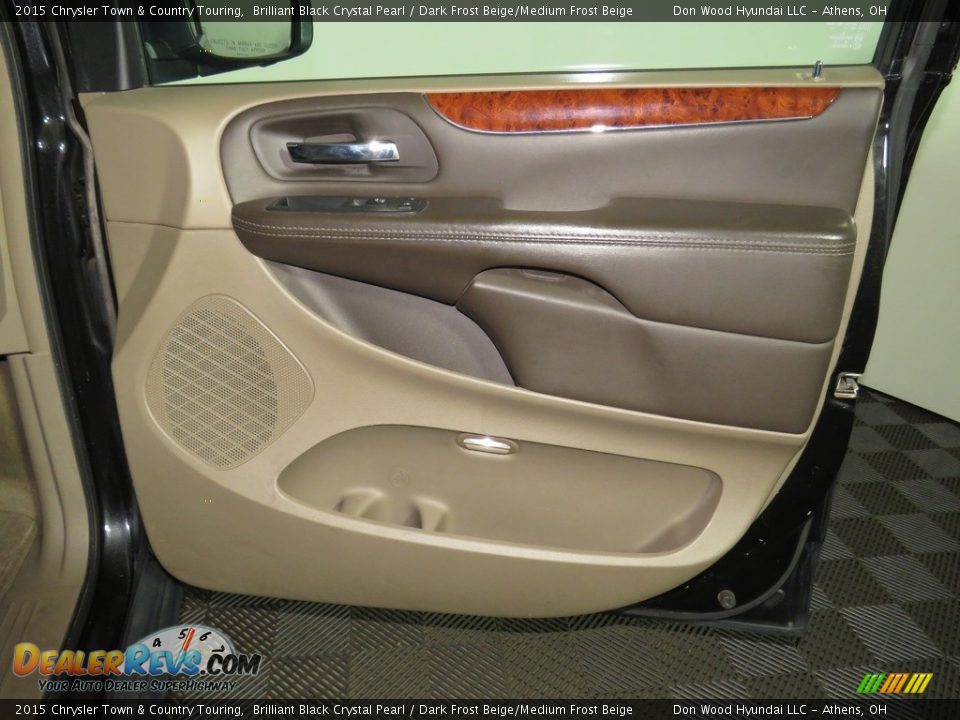 2015 Chrysler Town & Country Touring Brilliant Black Crystal Pearl / Dark Frost Beige/Medium Frost Beige Photo #24