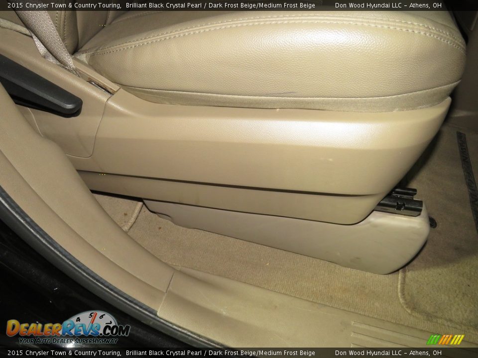 2015 Chrysler Town & Country Touring Brilliant Black Crystal Pearl / Dark Frost Beige/Medium Frost Beige Photo #25