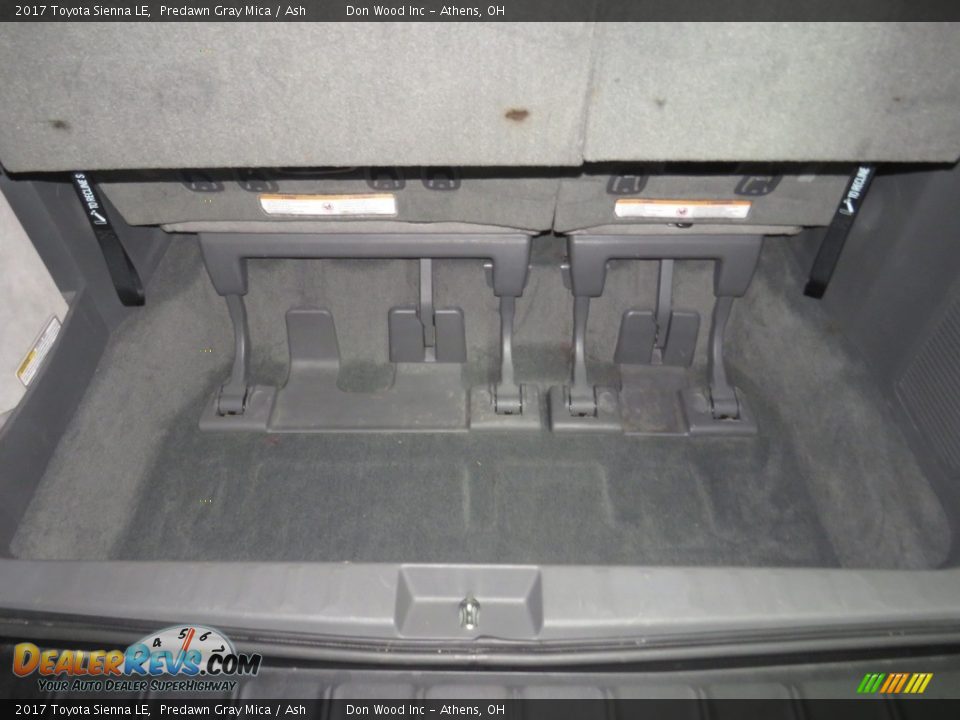 2017 Toyota Sienna LE Predawn Gray Mica / Ash Photo #14