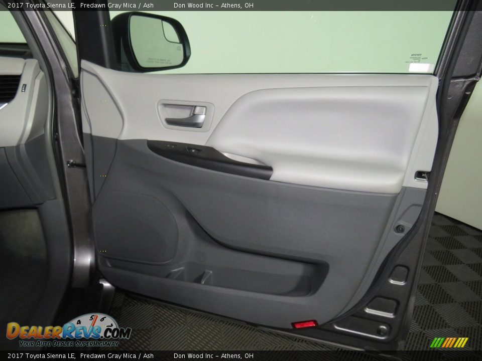 2017 Toyota Sienna LE Predawn Gray Mica / Ash Photo #24