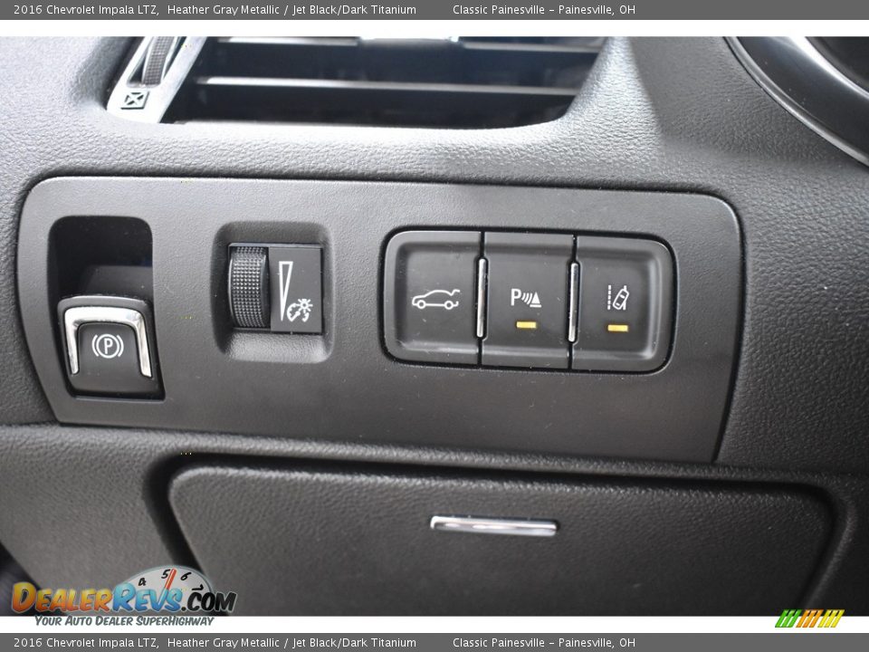 Controls of 2016 Chevrolet Impala LTZ Photo #15
